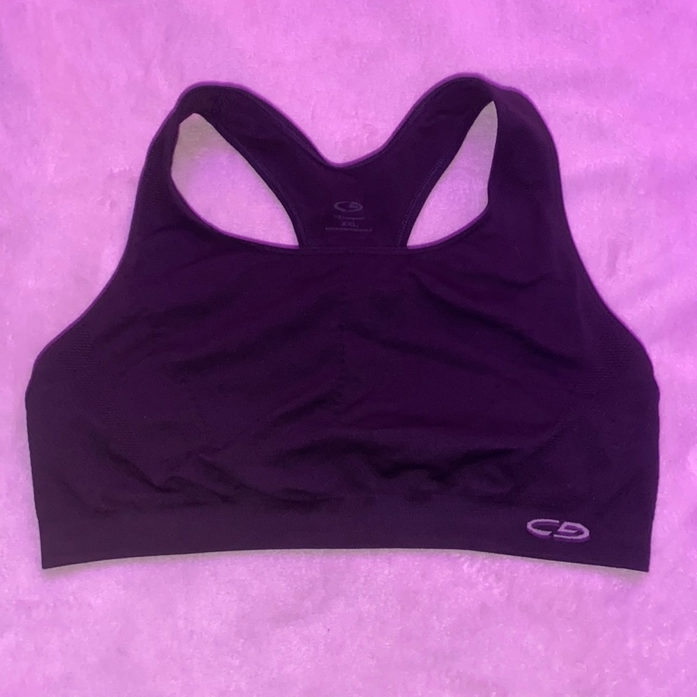 black plus size sports bra
